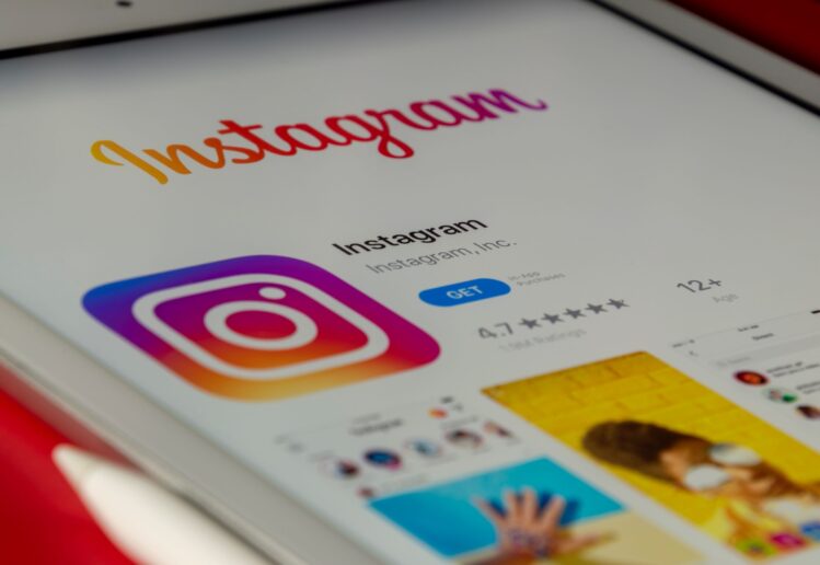 Uma tela de celular com o App Instagram